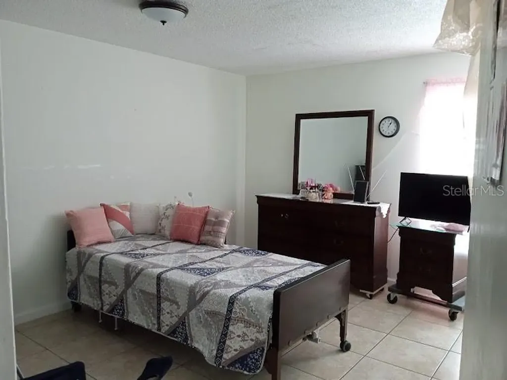 933 W Oak Ridge Road Orlando FL 32809