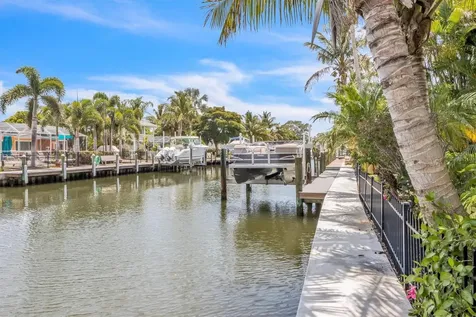 517 74th Street Holmes Beach FL 34217