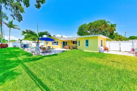 2754 64th Street N St Petersburg FL 33710
