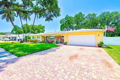2754 64th Street N St Petersburg FL 33710