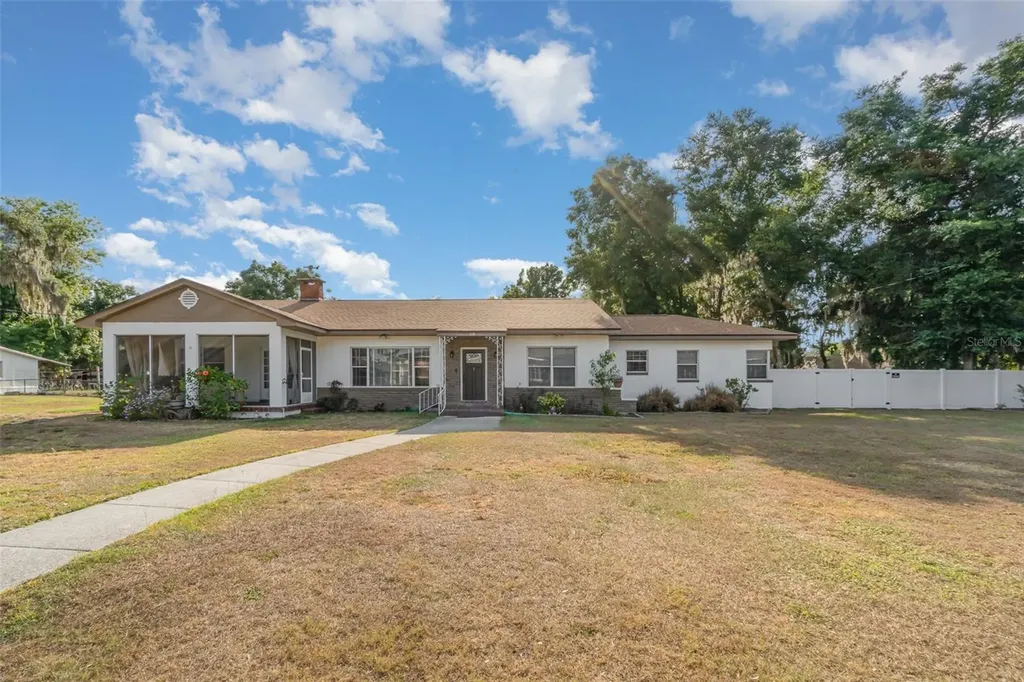 118 S Oak Avenue Fort Meade FL 33841