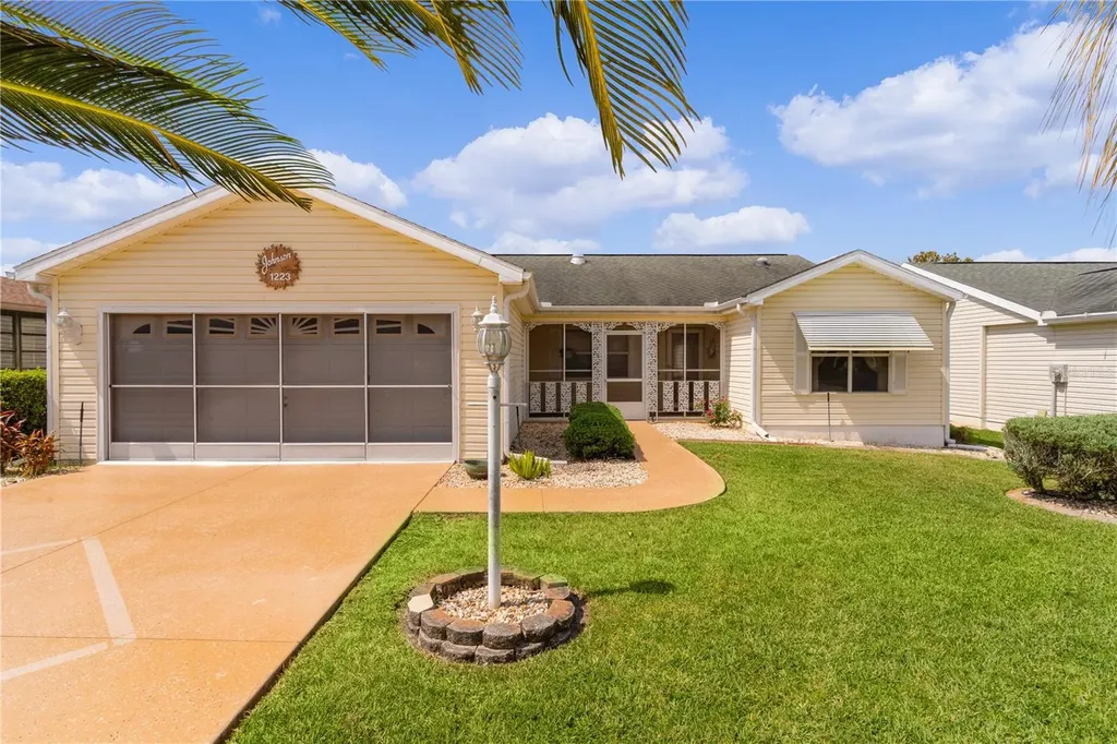 1223 La Paloma Place Lady Lake FL 32159