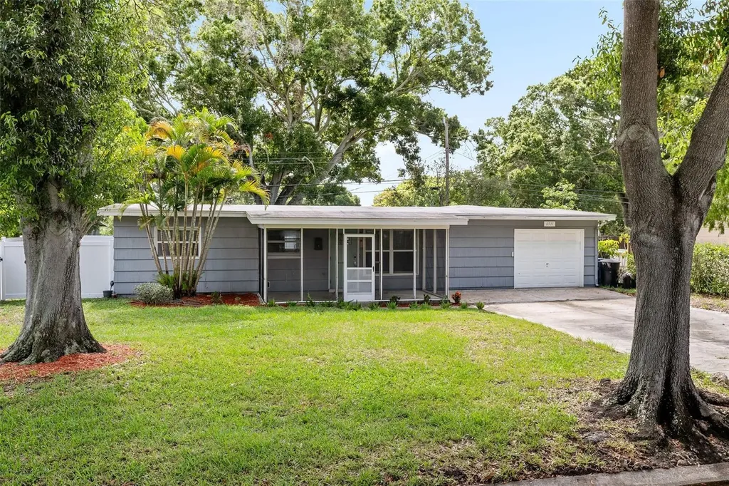 6511 15th Street N St Petersburg FL 33702