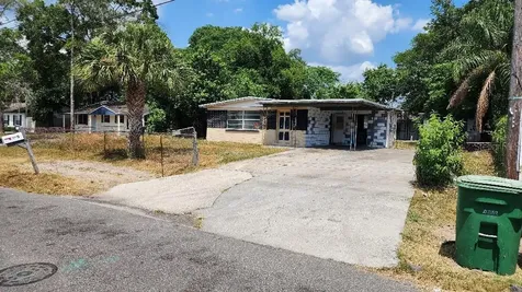 8405 N Tangerine Place Tampa FL 33617