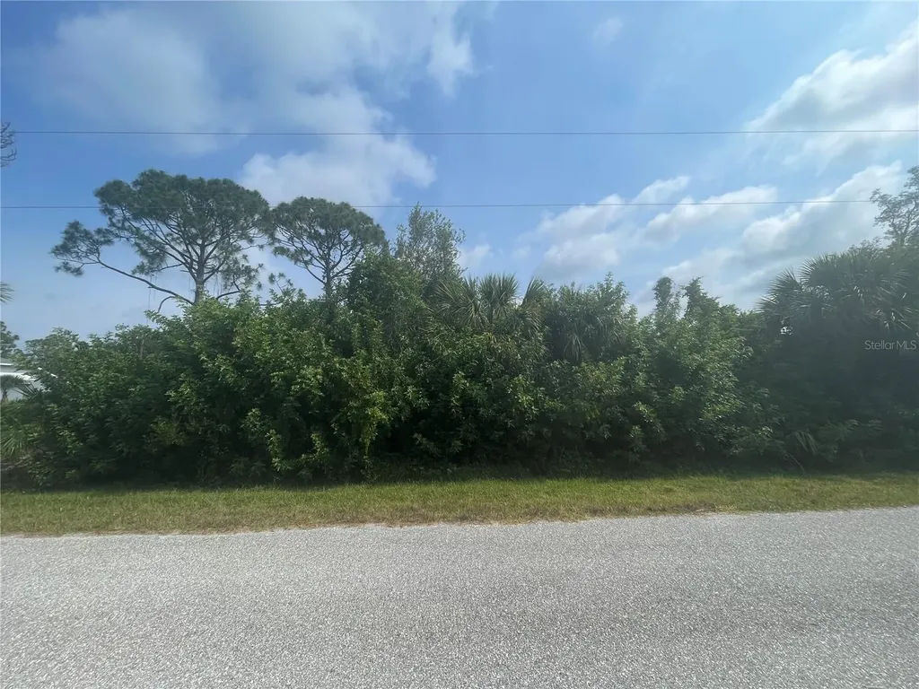 9366 Loyola Avenue Englewood FL 34224