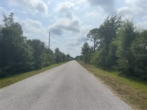 9366 Loyola Avenue Englewood FL 34224