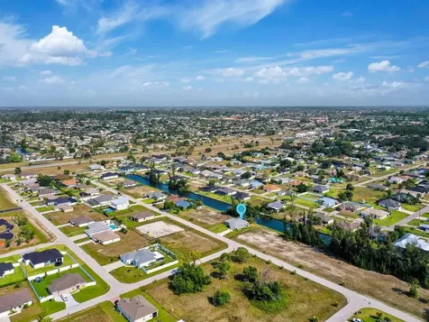 605 SW 13th Street Cape Coral FL 33991