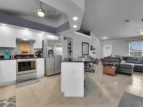 605 SW 13th Street Cape Coral FL 33991