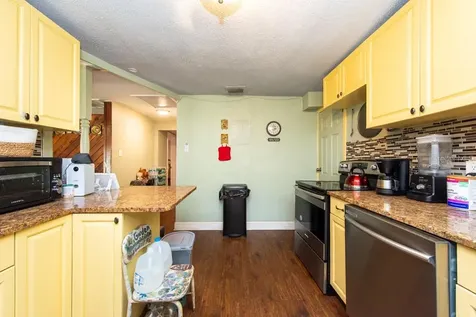 8013 N Gomez Avenue Tampa FL 33614