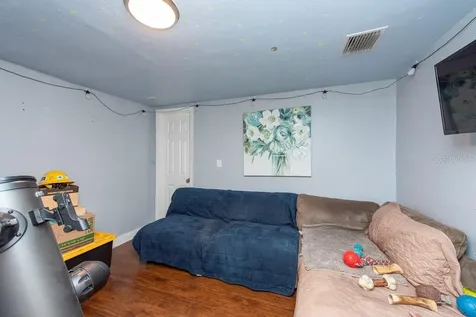 8013 N Gomez Avenue Tampa FL 33614