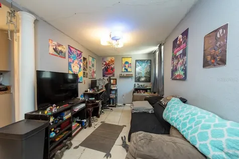 8013 N Gomez Avenue Tampa FL 33614