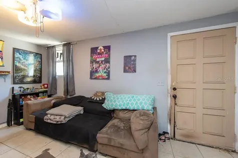 8013 N Gomez Avenue Tampa FL 33614