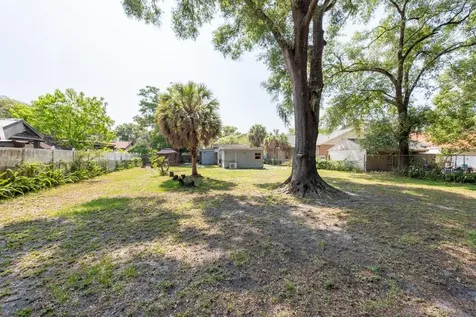8013 N Gomez Avenue Tampa FL 33614