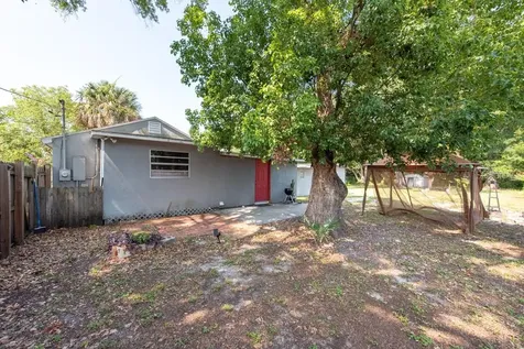 8013 N Gomez Avenue Tampa FL 33614