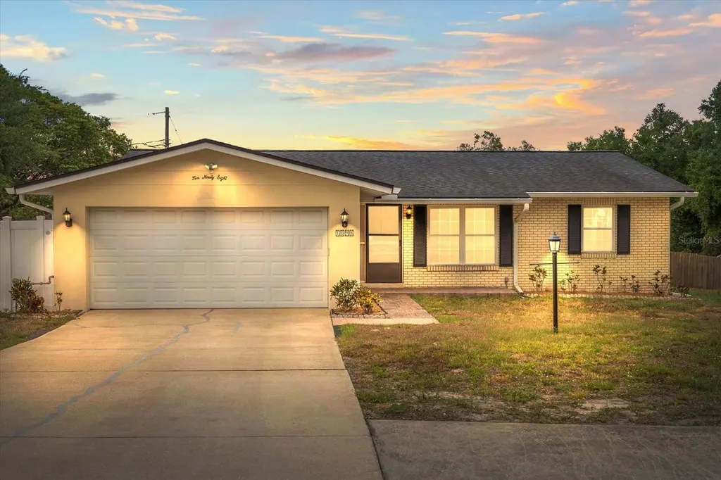 1098 W Hancock Drive Deltona FL 32725