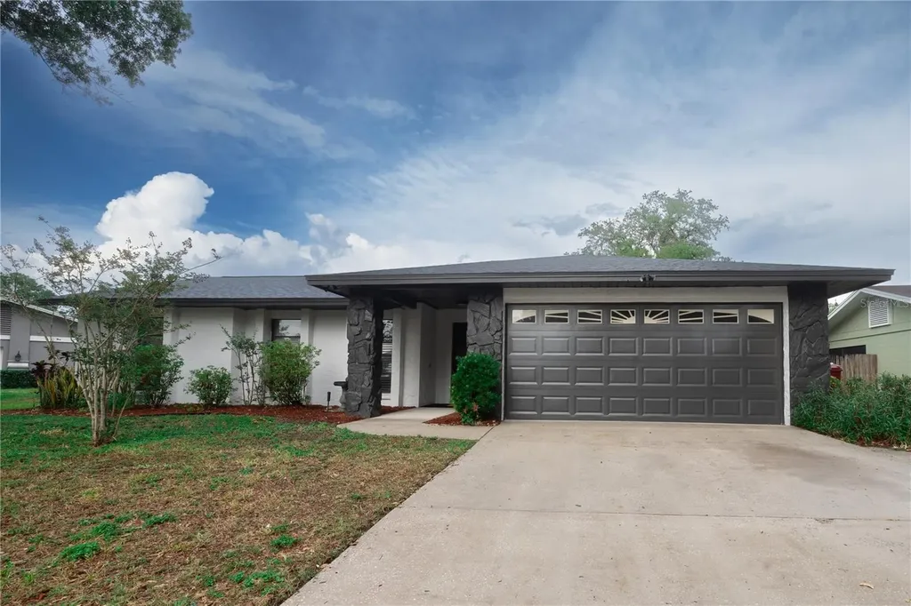 2110 Elmwood Court Plant City FL 33563