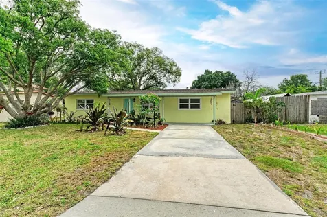 512 63rd Avenue Drive W Bradenton FL 34207