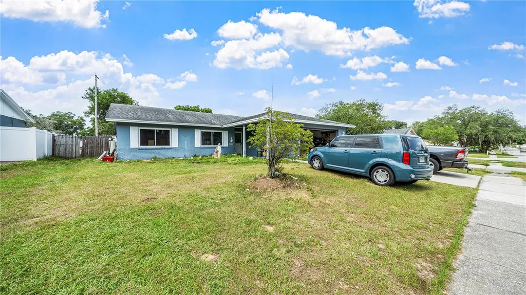 1020 Brandon Lakes Avenue Valrico FL 33594