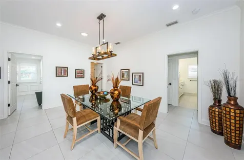 1977 Illinois Avenue NE St Petersburg FL 33703