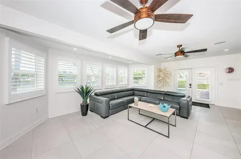 1977 Illinois Avenue NE St Petersburg FL 33703