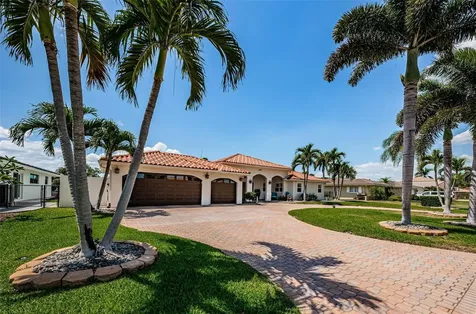 1977 Illinois Avenue NE St Petersburg FL 33703