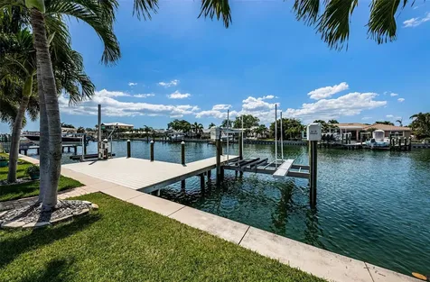 1977 Illinois Avenue NE St Petersburg FL 33703