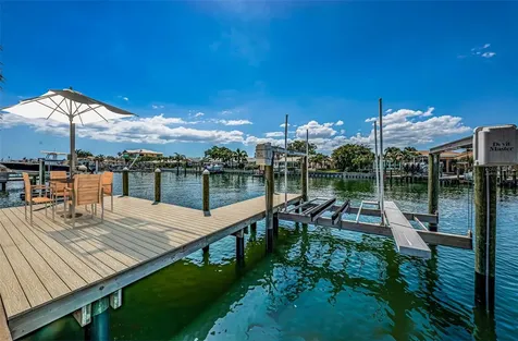 1977 Illinois Avenue NE St Petersburg FL 33703
