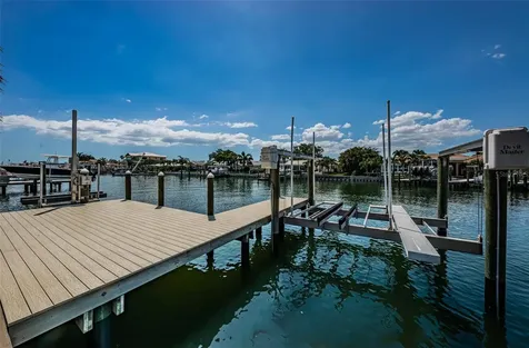 1977 Illinois Avenue NE St Petersburg FL 33703