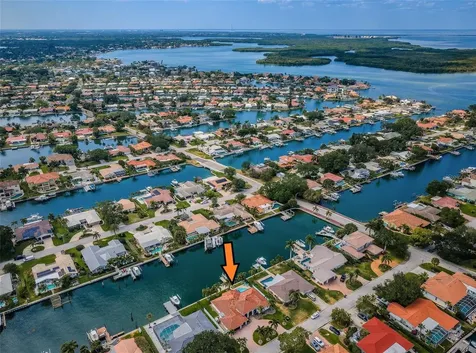 1977 Illinois Avenue NE St Petersburg FL 33703