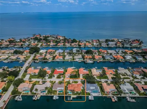 1977 Illinois Avenue NE St Petersburg FL 33703