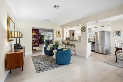 1010 Alcazar Way S St Petersburg FL 33705