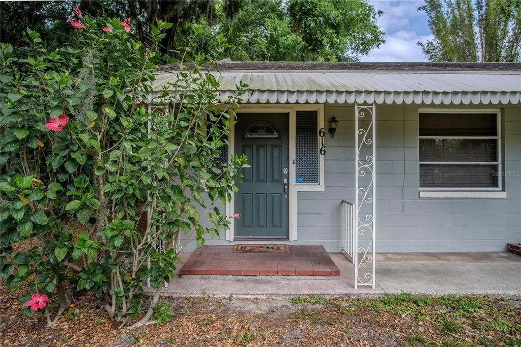 616 N New Hampshire Avenue Tavares FL 32778