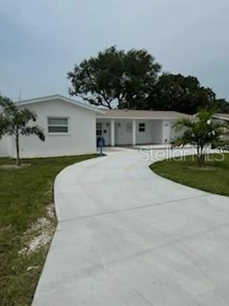 2453 Tropical Shores Drive SE St Petersburg FL 33705