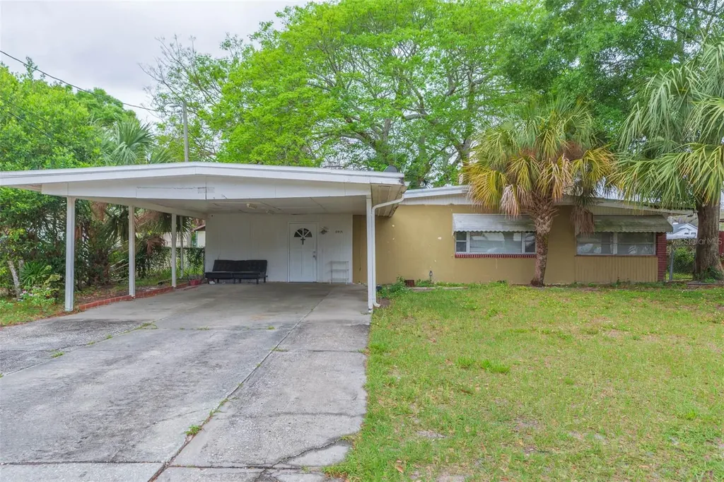 8414 Twin Lakes Boulevard Tampa FL 33614