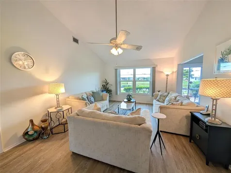 5377 Crestlake Boulevard Sarasota FL 34233