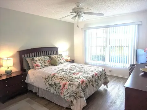 5377 Crestlake Boulevard Sarasota FL 34233