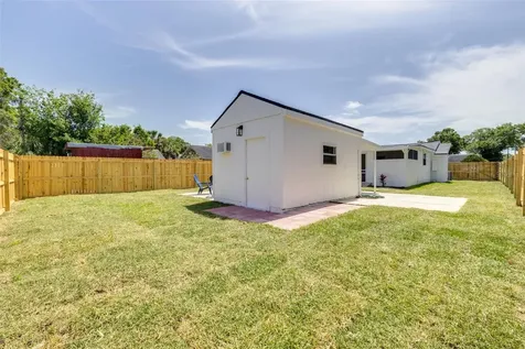 2731 40th Avenue N St Petersburg FL 33714