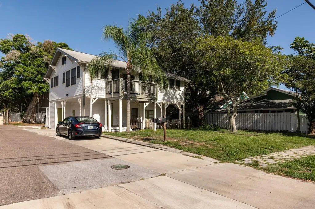 1015 Locust Street NE St Petersburg FL 33701