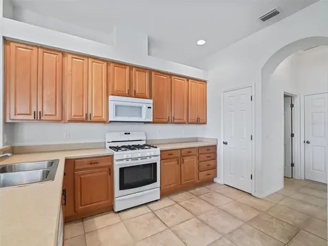 26930 Honeymoon Avenue Leesburg FL 34748