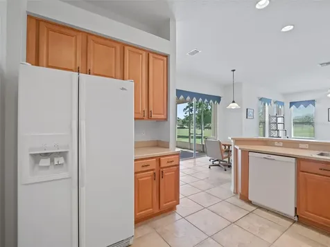 26930 Honeymoon Avenue Leesburg FL 34748