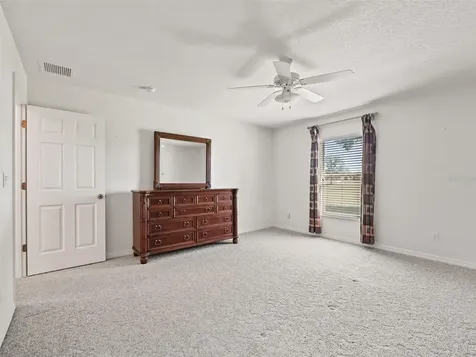 26930 Honeymoon Avenue Leesburg FL 34748