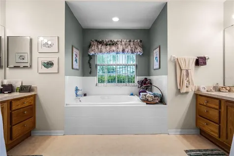 5019 Sawgrass Lake Circle Leesburg FL 34748