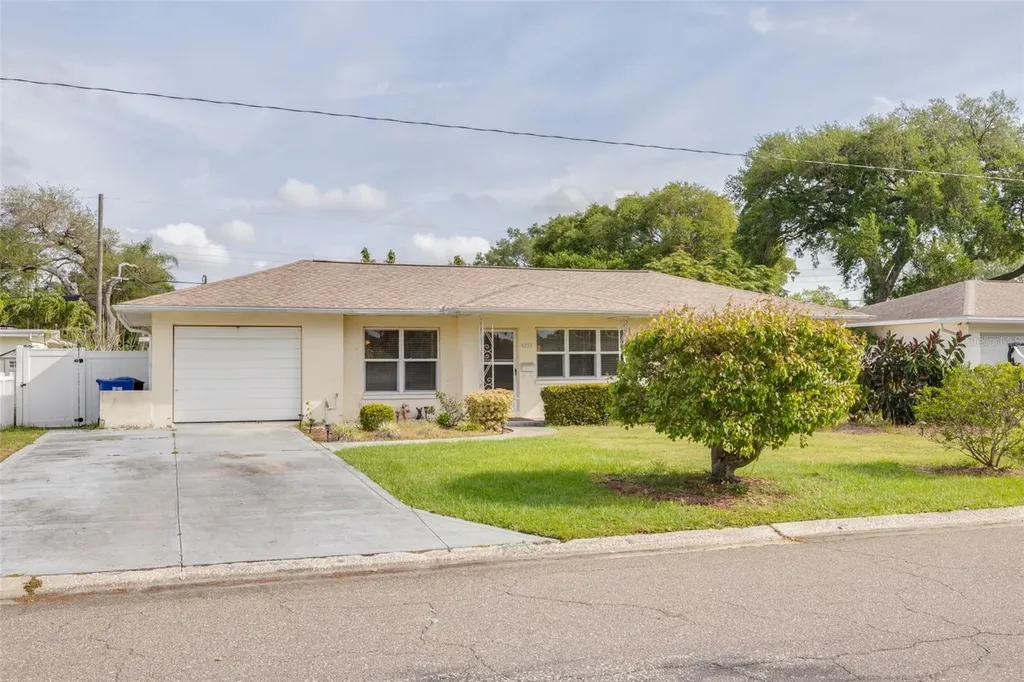 4219 26th Avenue N St Petersburg FL 33713