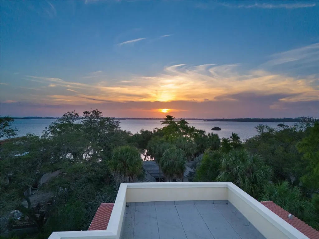 8265 26th Avenue N St Petersburg FL 33710