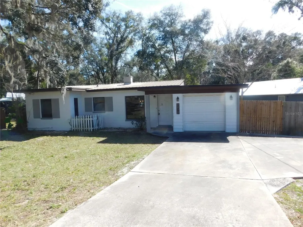 2215 Silver Lake Drive Palatka FL 32177
