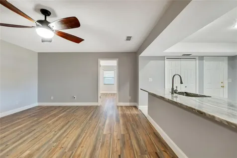 2206 N Warnell Street Plant City FL 33563