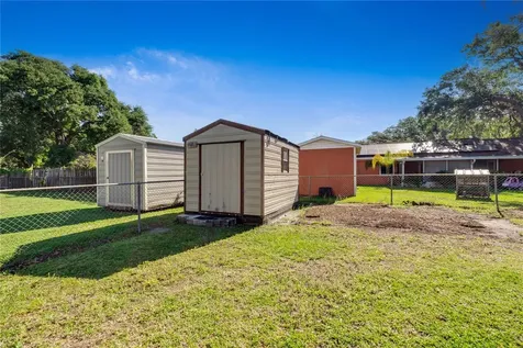 2206 N Warnell Street Plant City FL 33563