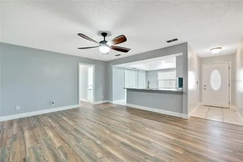 2206 N Warnell Street Plant City FL 33563