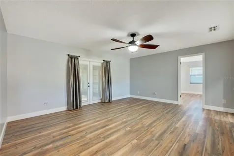 2206 N Warnell Street Plant City FL 33563
