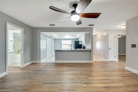 2206 N Warnell Street Plant City FL 33563